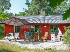 Cozy Holiday Home in Nexo with Swimming Pool, Snogebæk